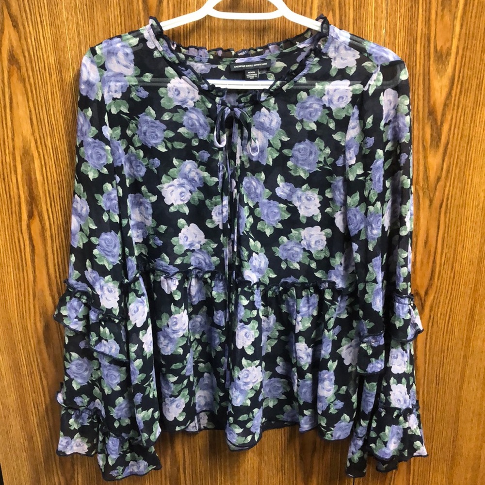 Women’s American Eagle medium floral print blouse